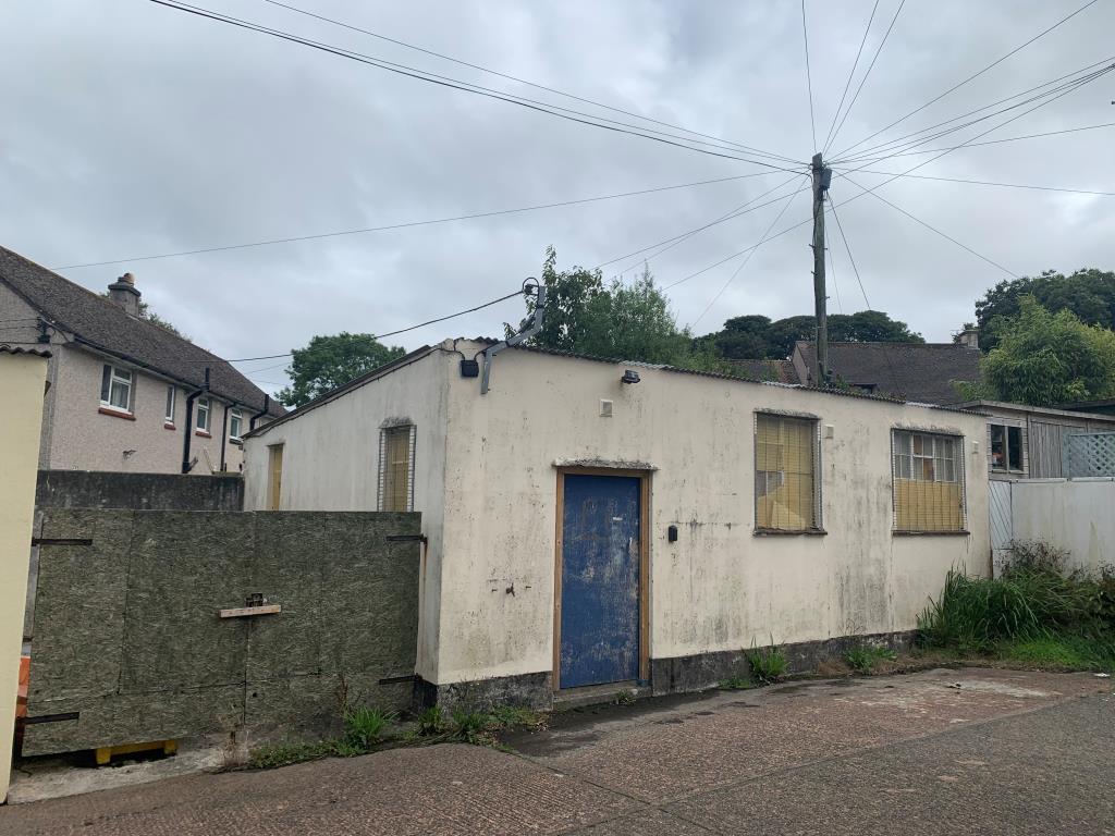 Lot: 131 - STORE BUILDING WITH POTENTIAL - 